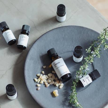 ザ・エッセンシャルオイルTOP | マンデイムーン